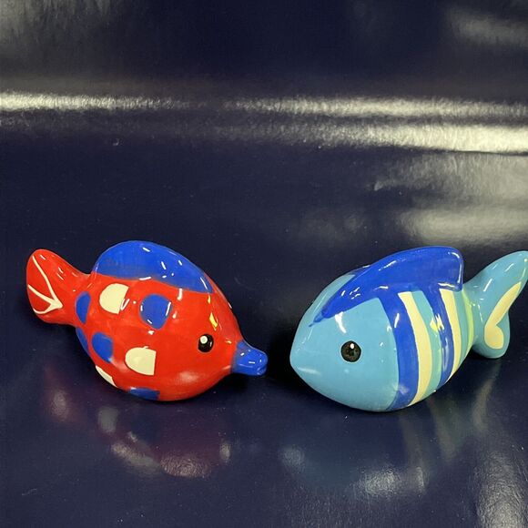 Set Of Ceramic Fish Salt & Pepper Shakers Red/Blue Beach‎ House Tropical - T 7-3 - Picture 1 of 5